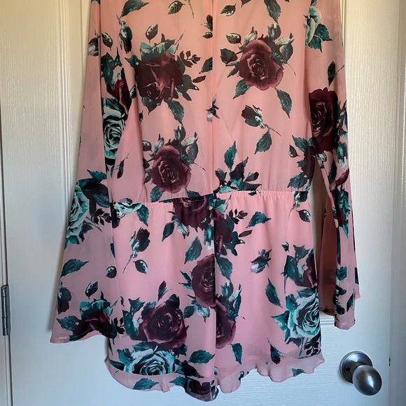 FOREVER 21 - Picture 2 of 5